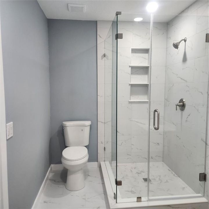 For Sale: $249,000 (2 beds, 2 baths, 966 Square Feet)