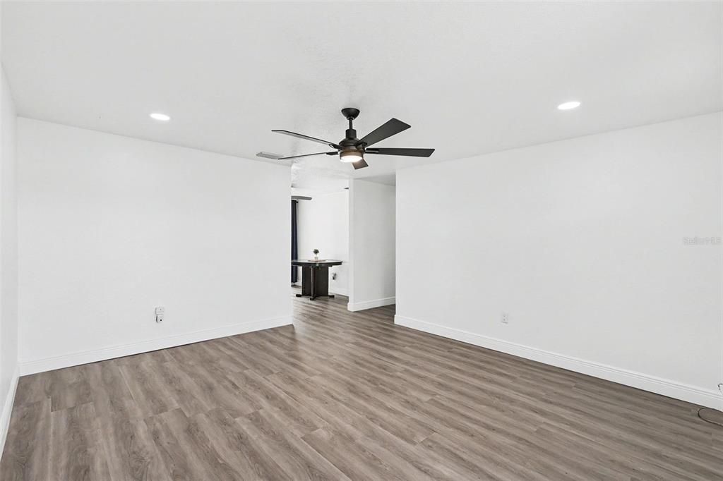 En Venta: $449,900 (3 camas, 2 baños, 988 Pies cuadrados)