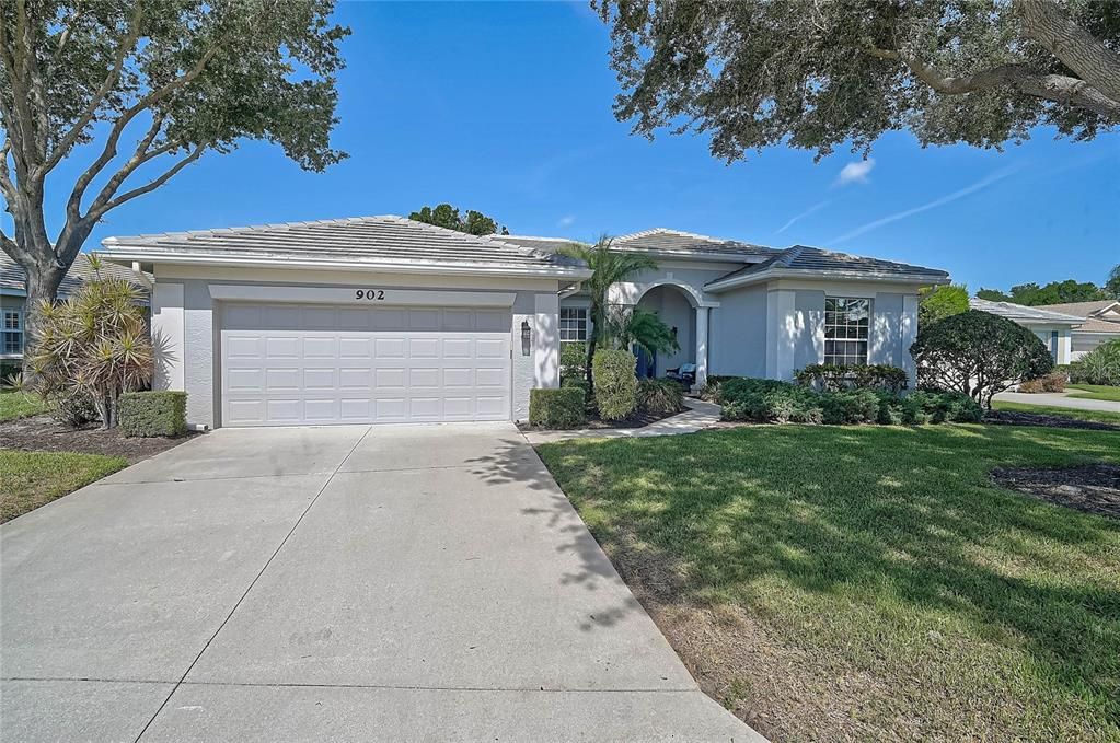 Active With Contract: $449,000 (3 beds, 3 baths, 2216 Square Feet)