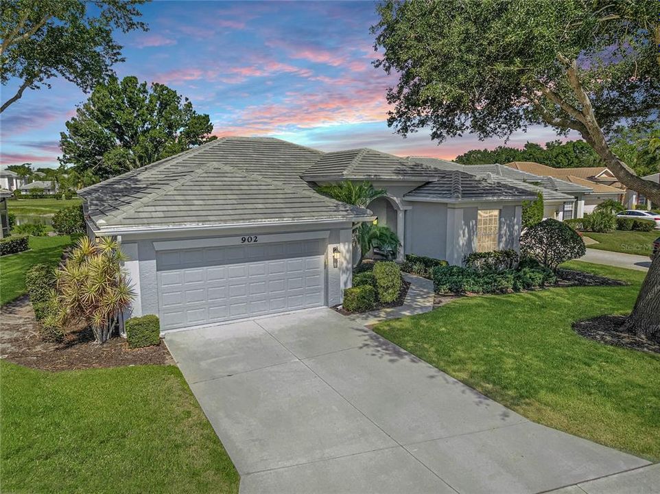 Active With Contract: $449,000 (3 beds, 3 baths, 2216 Square Feet)