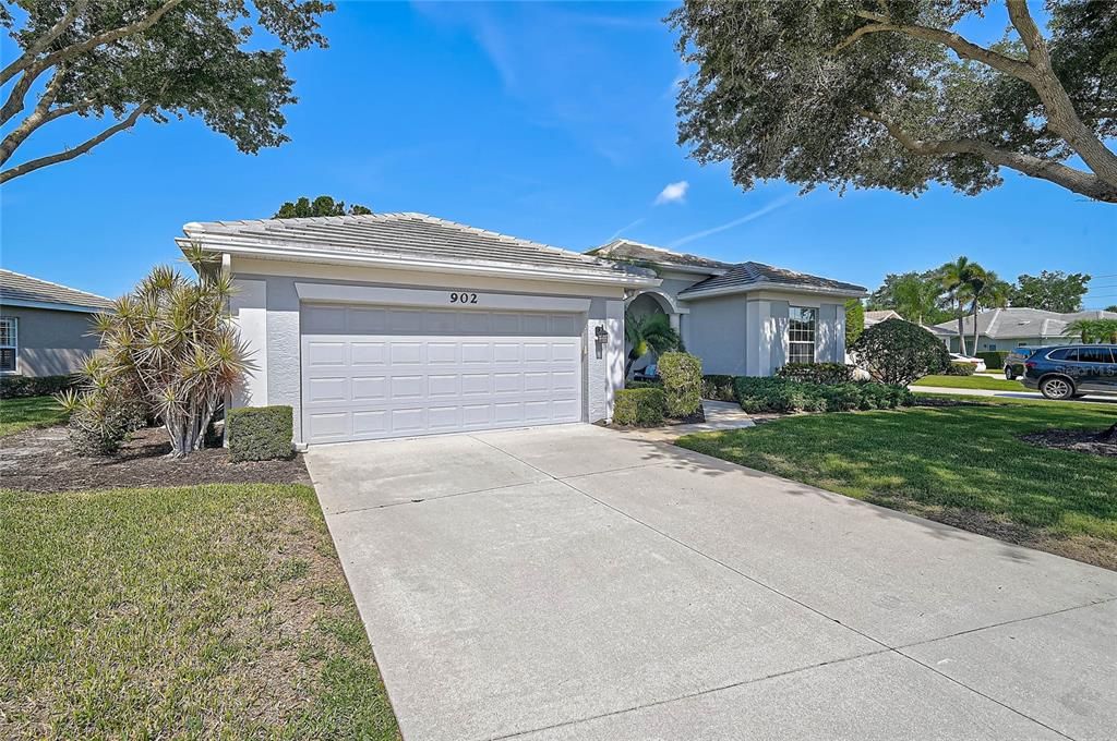 Active With Contract: $449,000 (3 beds, 3 baths, 2216 Square Feet)