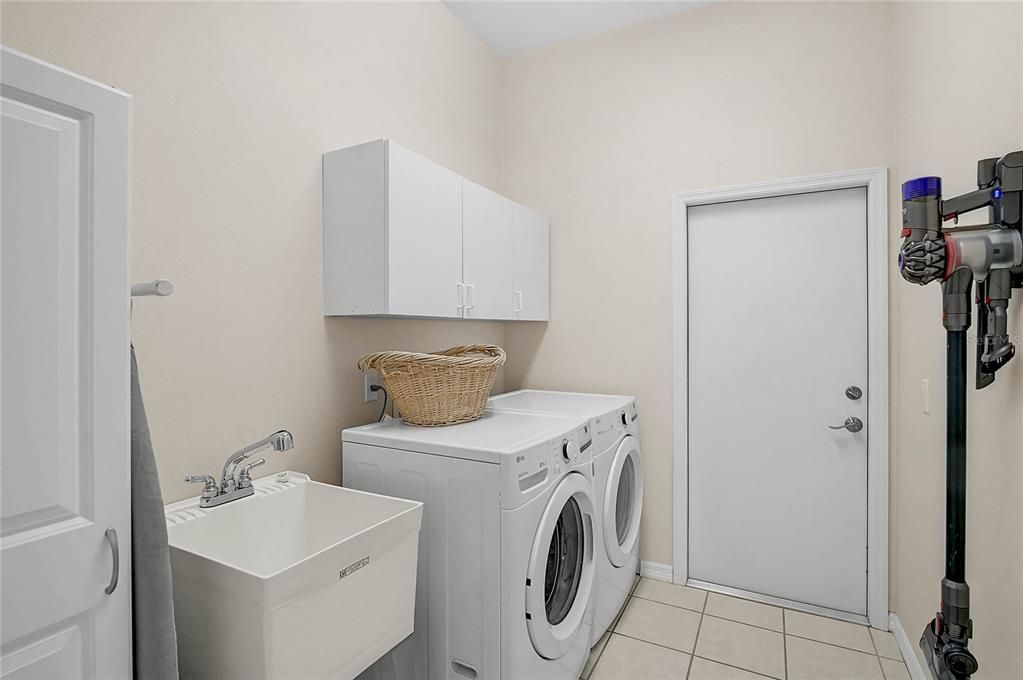 Active With Contract: $449,000 (3 beds, 3 baths, 2216 Square Feet)