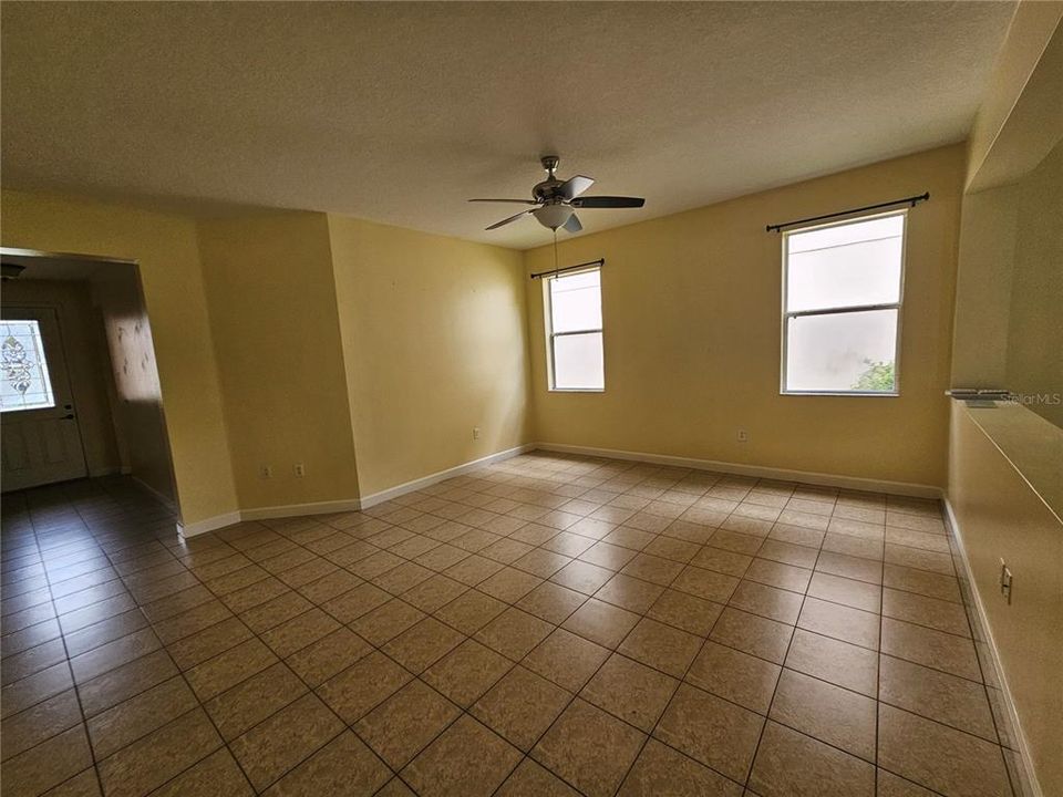 For Rent: $2,200 (3 beds, 2 baths, 1925 Square Feet)