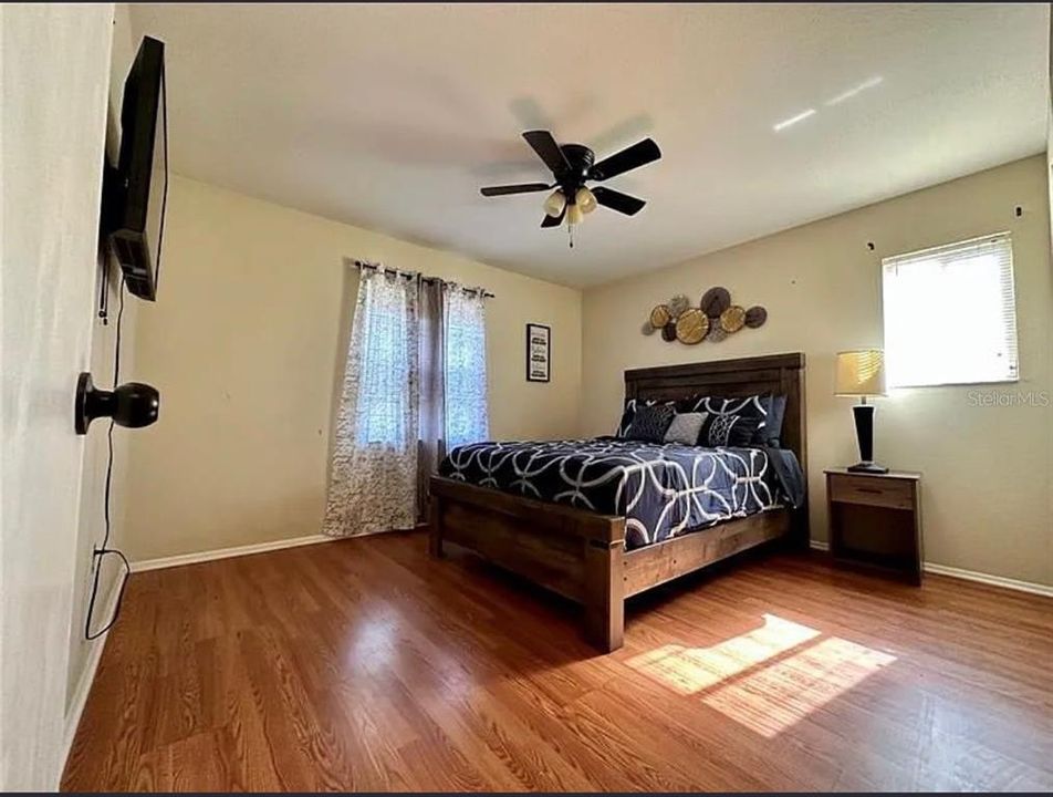 В аренду: $1,800 (2 спален, 2 ванн, 924 Квадратных фут)