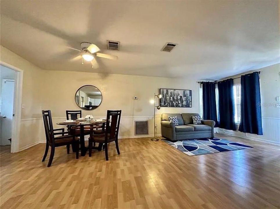 В аренду: $1,800 (2 спален, 2 ванн, 924 Квадратных фут)