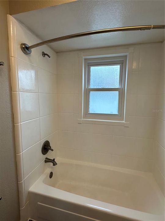 В аренду: $2,650 (3 спален, 2 ванн, 1301 Квадратных фут)