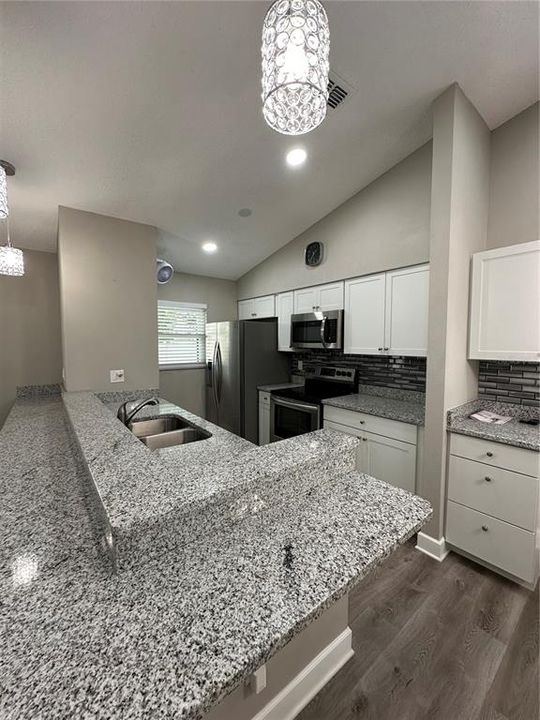В аренду: $2,650 (3 спален, 2 ванн, 1301 Квадратных фут)