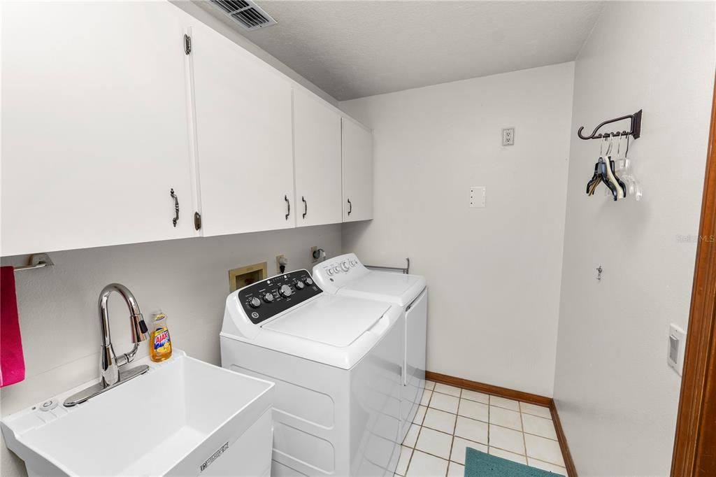 For Sale: $359,000 (3 beds, 2 baths, 2055 Square Feet)