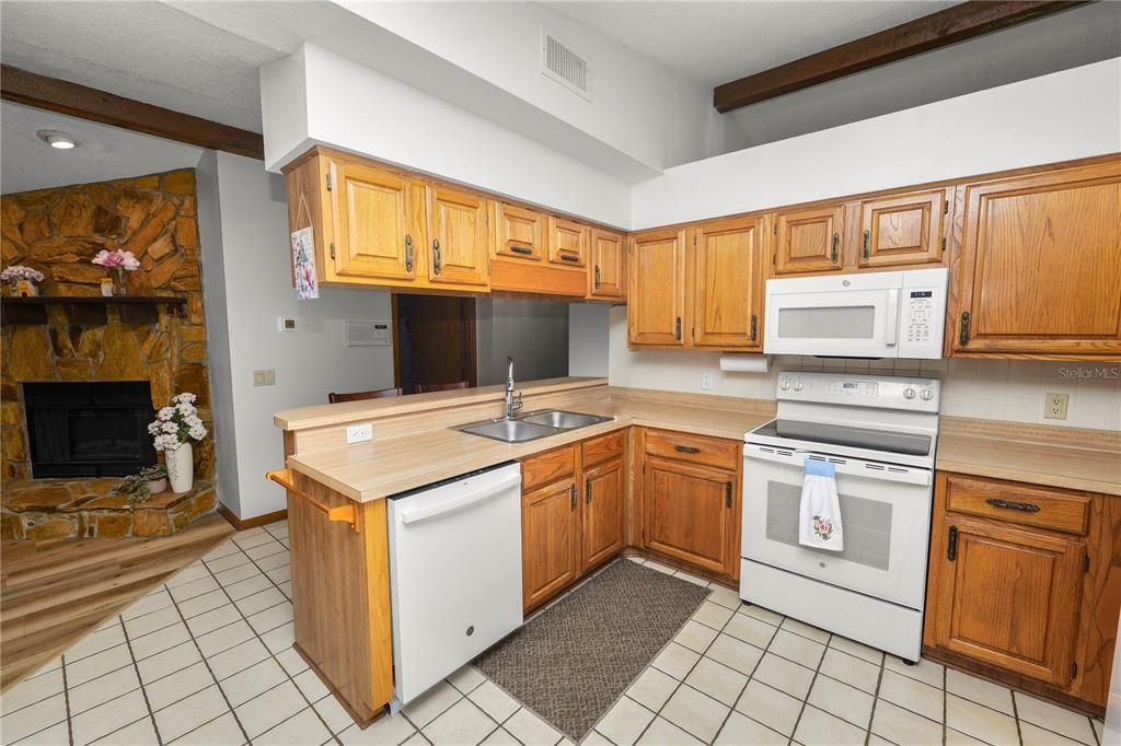 For Sale: $359,000 (3 beds, 2 baths, 2055 Square Feet)