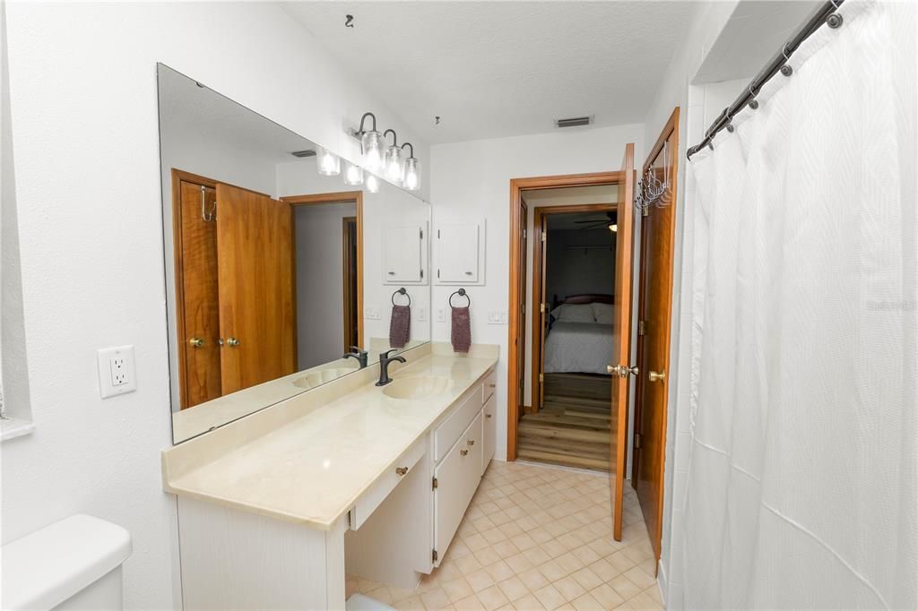 For Sale: $359,000 (3 beds, 2 baths, 2055 Square Feet)