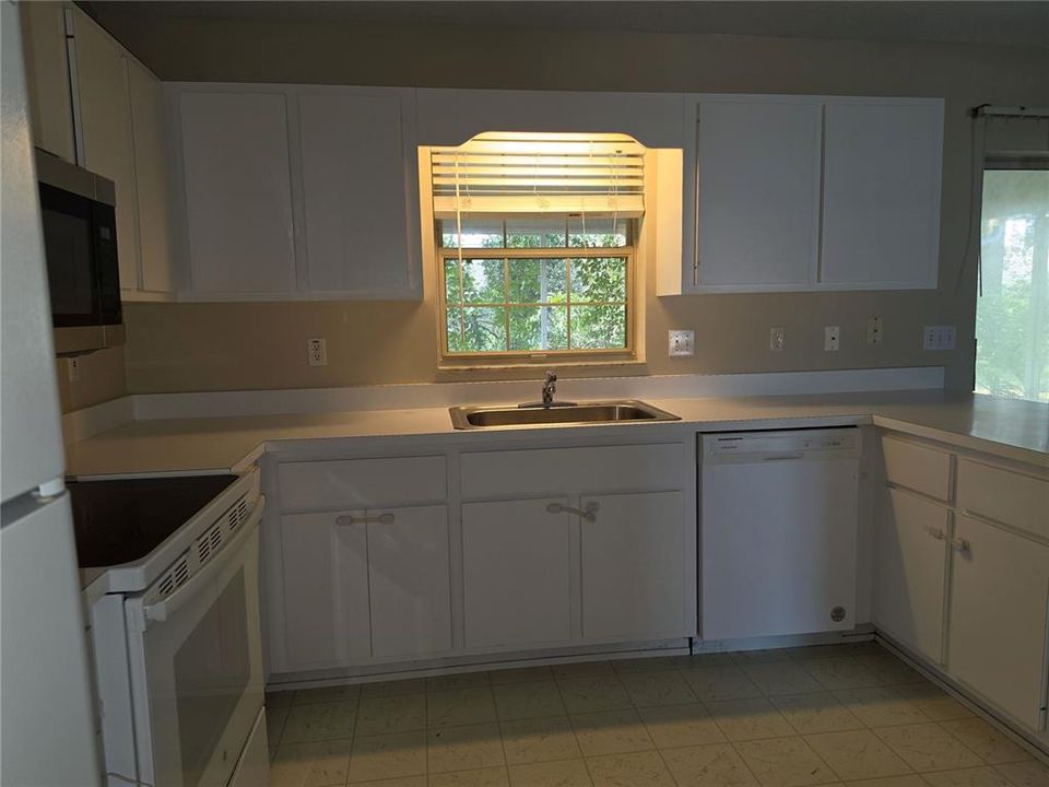 For Rent: $1,700 (3 beds, 2 baths, 1425 Square Feet)