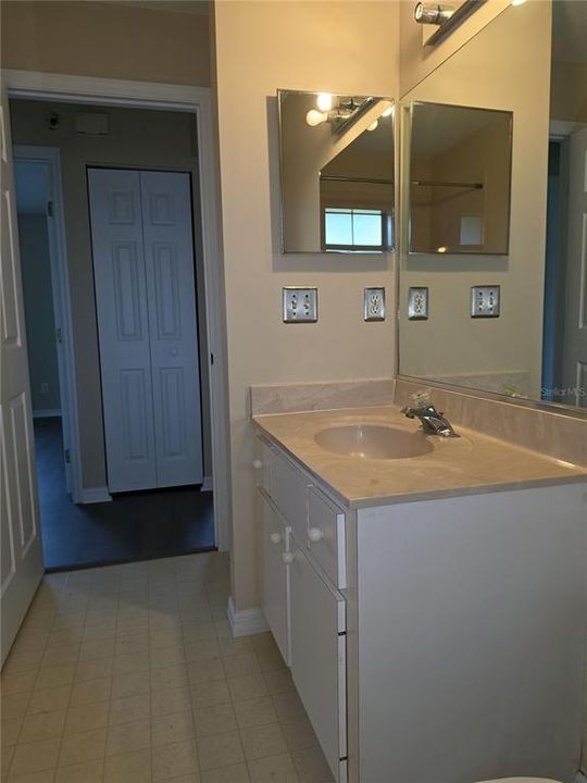 For Rent: $1,700 (3 beds, 2 baths, 1425 Square Feet)