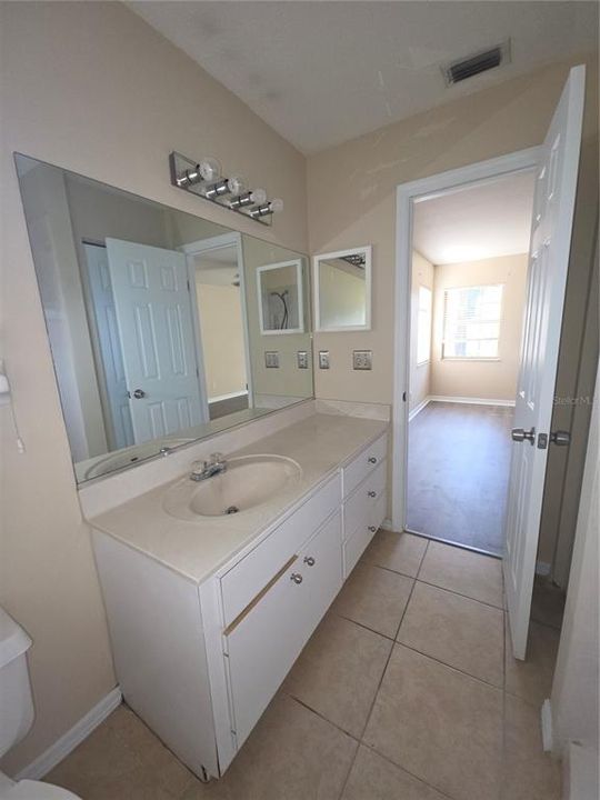 For Rent: $1,700 (3 beds, 2 baths, 1425 Square Feet)