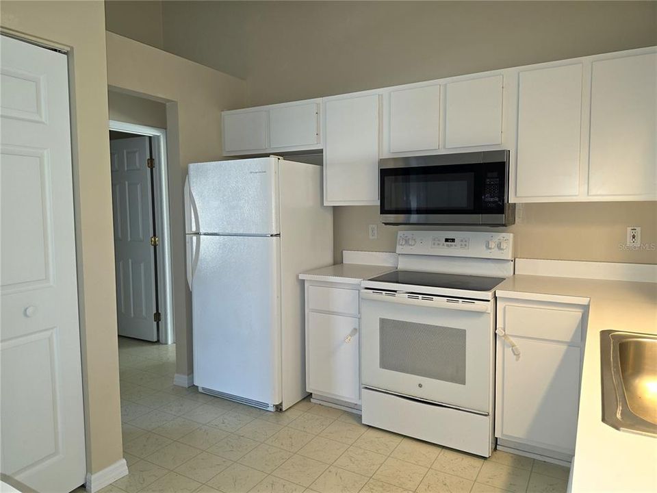 For Rent: $1,700 (3 beds, 2 baths, 1425 Square Feet)