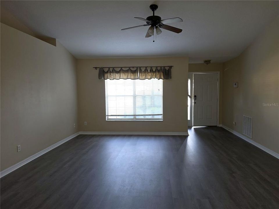 For Rent: $1,700 (3 beds, 2 baths, 1425 Square Feet)