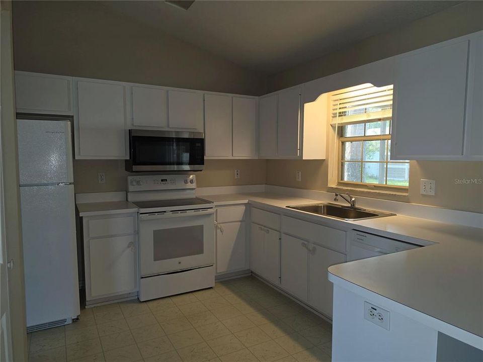 For Rent: $1,700 (3 beds, 2 baths, 1425 Square Feet)