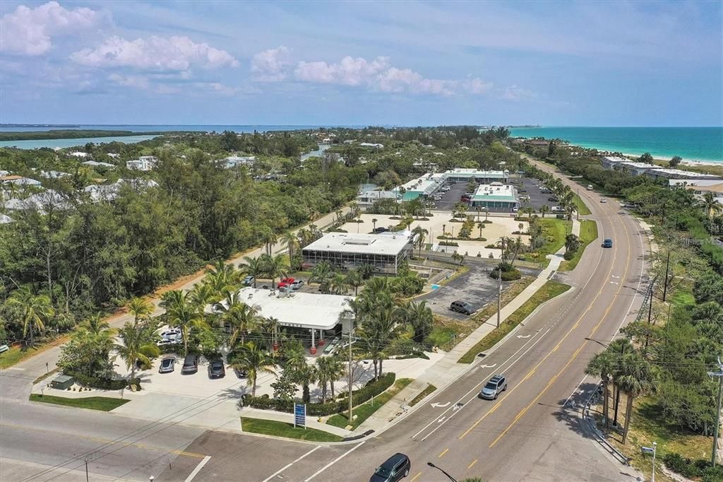 待售: $950,000 (0.22 acres)