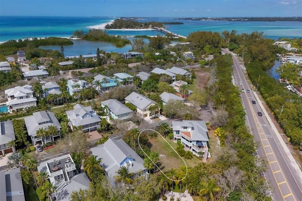 待售: $950,000 (0.22 acres)