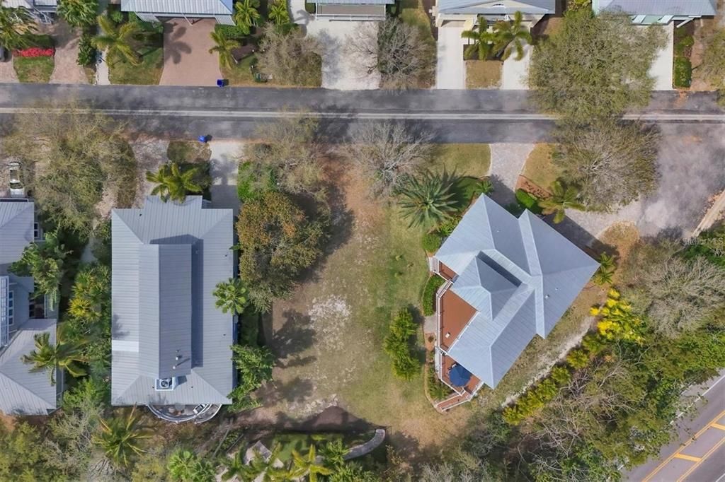 待售: $950,000 (0.22 acres)