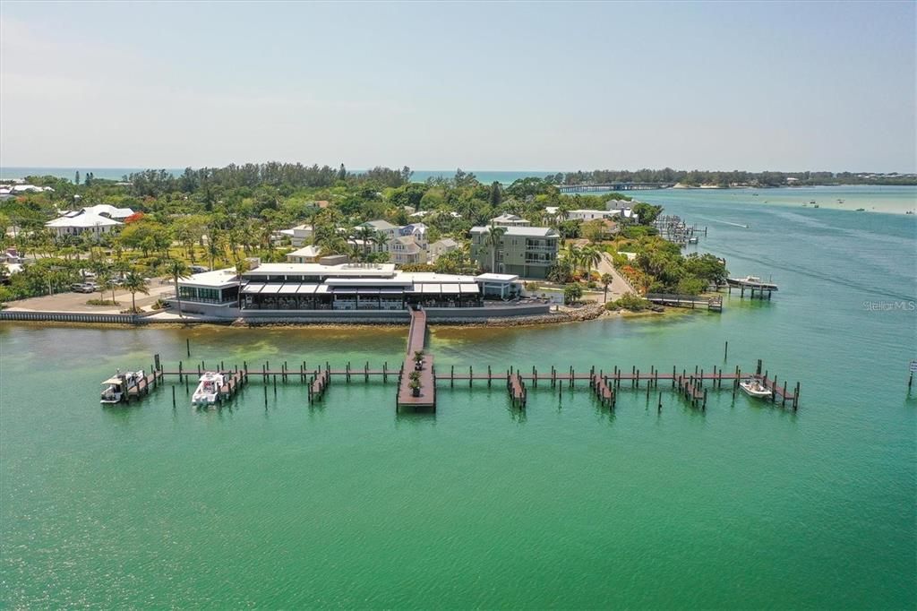 待售: $950,000 (0.22 acres)