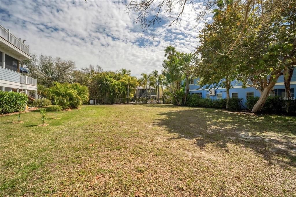 待售: $950,000 (0.22 acres)