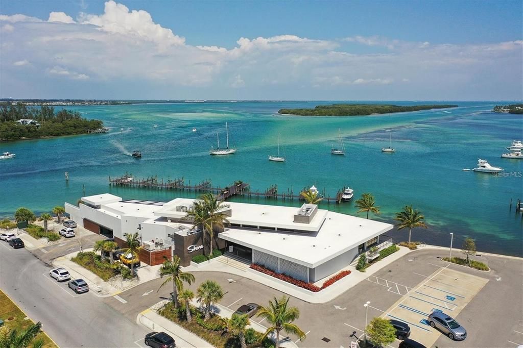 待售: $950,000 (0.22 acres)