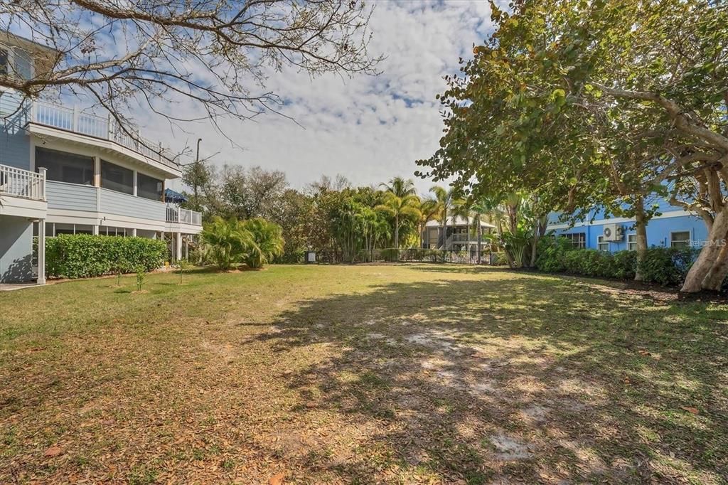 待售: $950,000 (0.22 acres)