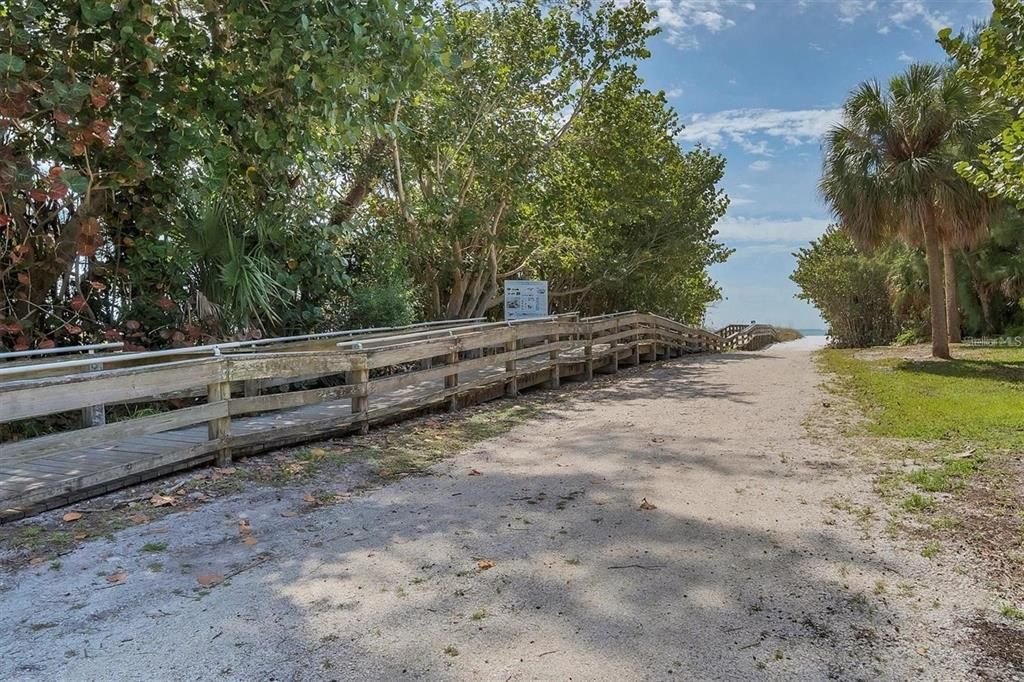 待售: $950,000 (0.22 acres)