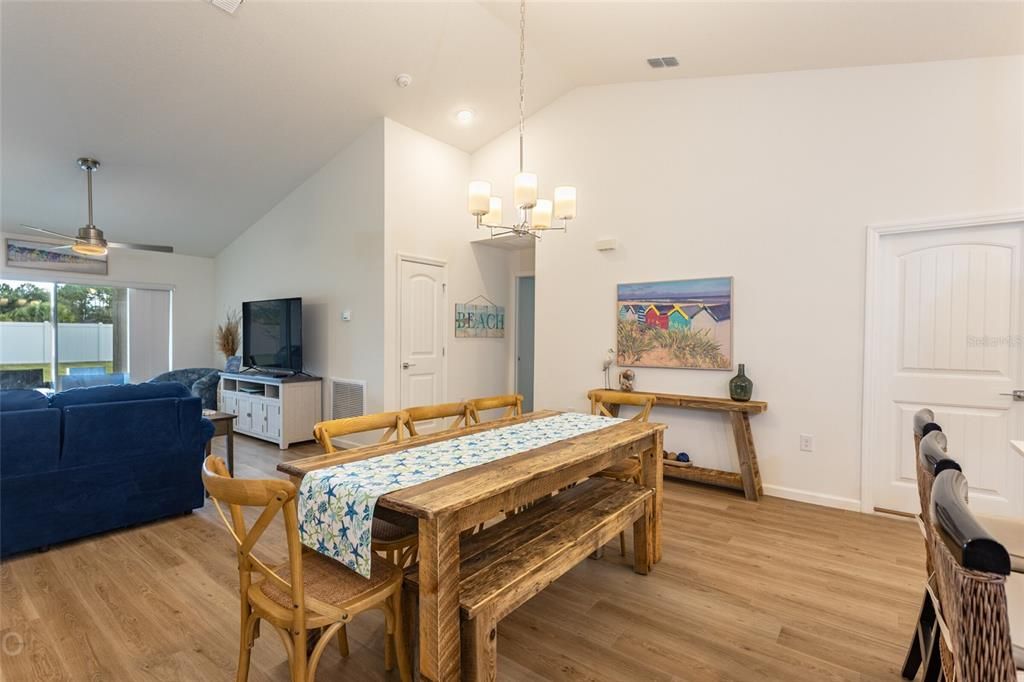 В аренду: $2,400 (4 спален, 2 ванн, 1652 Квадратных фут)