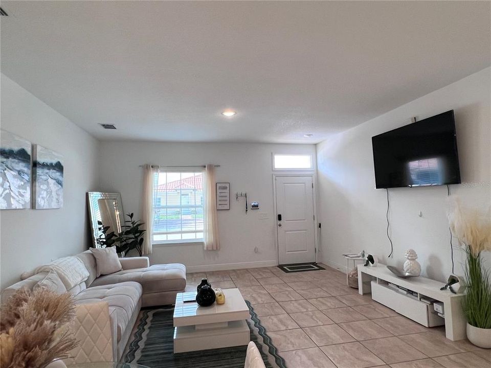 For Rent: $1,400 (2 beds, 2 baths, 1089 Square Feet)