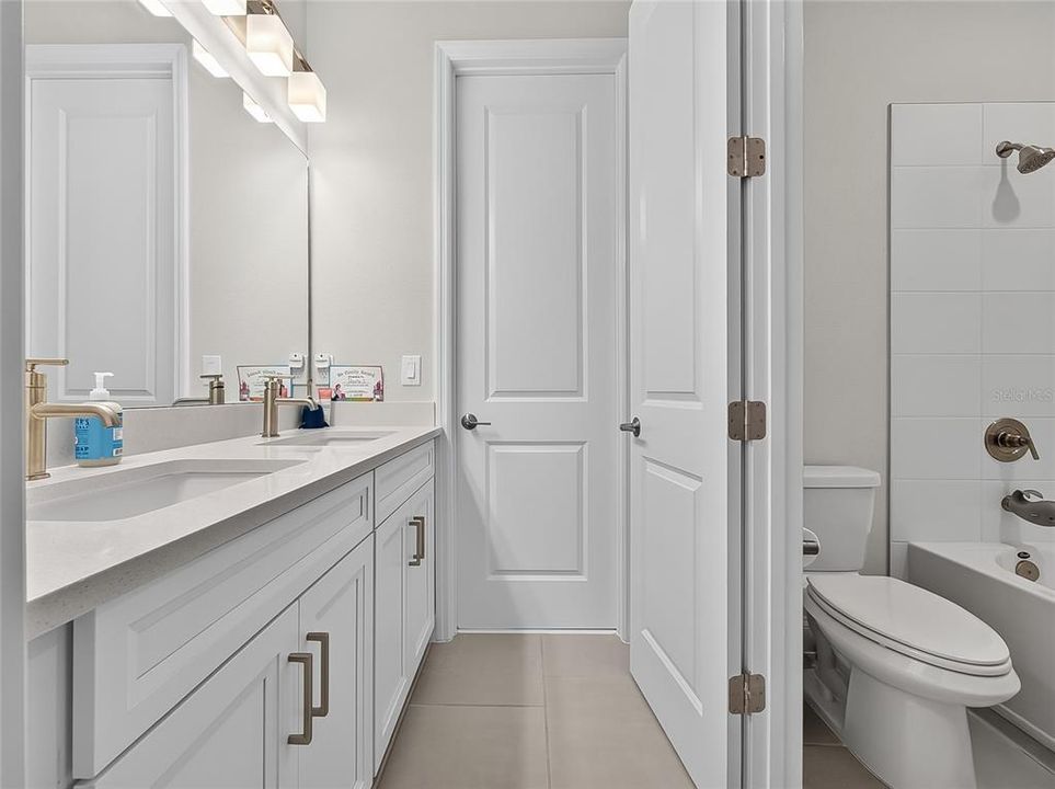 For Sale: $874,900 (5 beds, 4 baths, 3525 Square Feet)