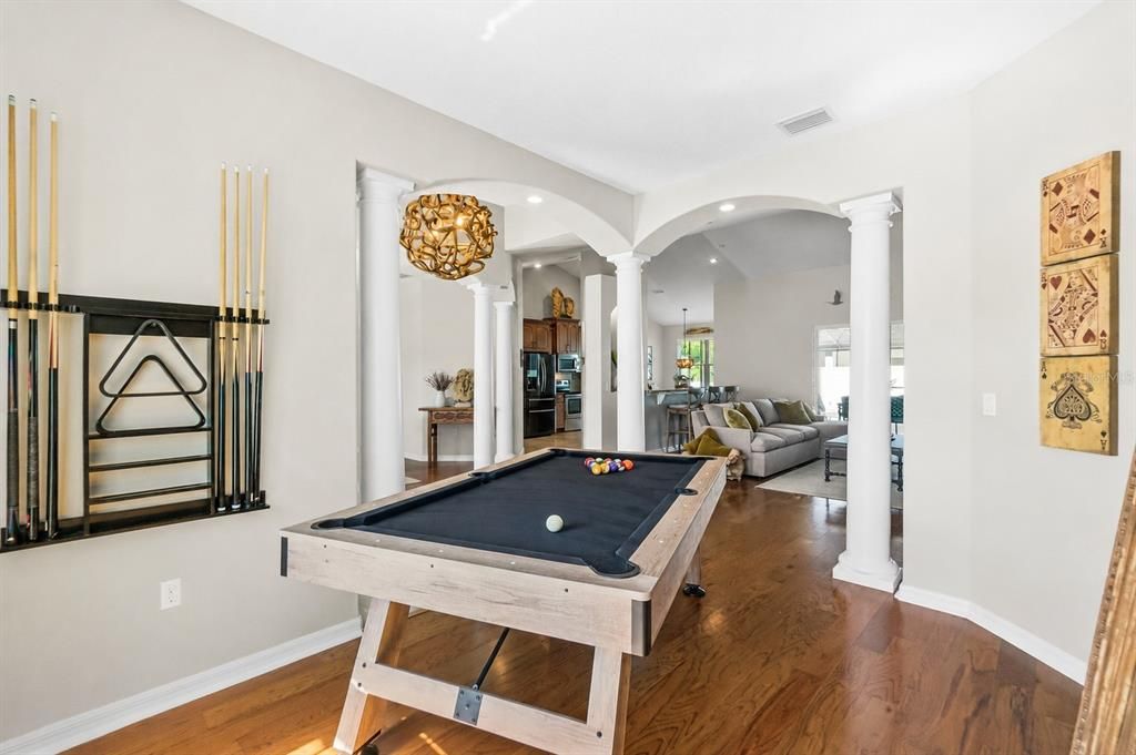 En Venta: $599,000 (4 camas, 2 baños, 2490 Pies cuadrados)