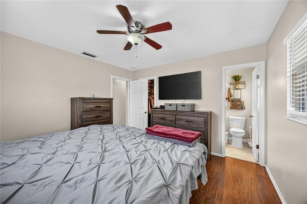 For Sale: $379,900 (3 beds, 2 baths, 1254 Square Feet)