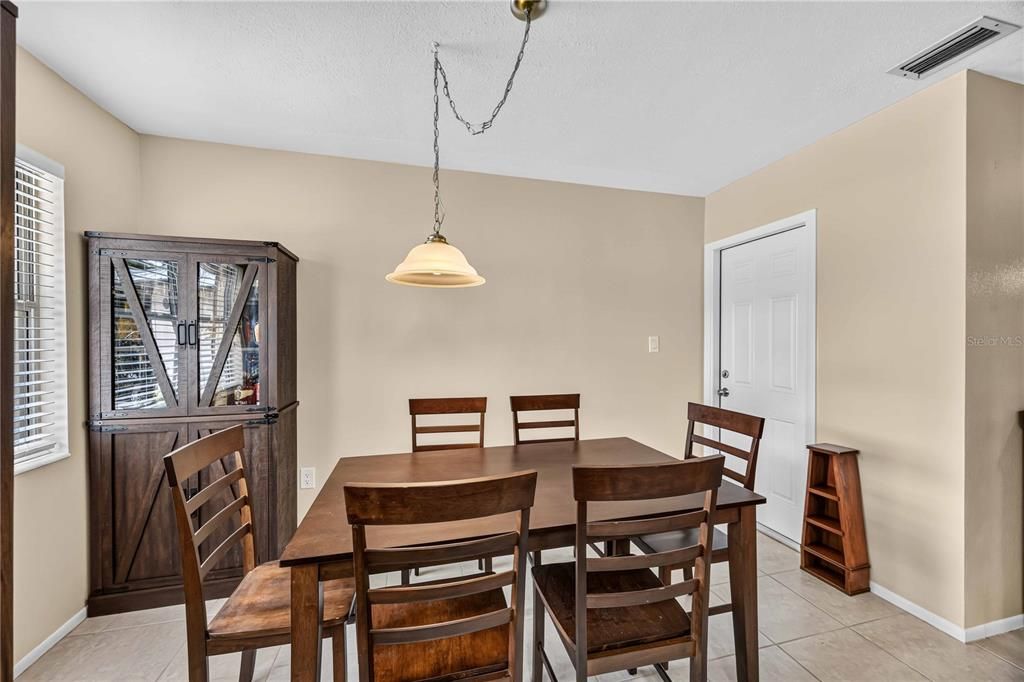 For Sale: $379,900 (3 beds, 2 baths, 1254 Square Feet)