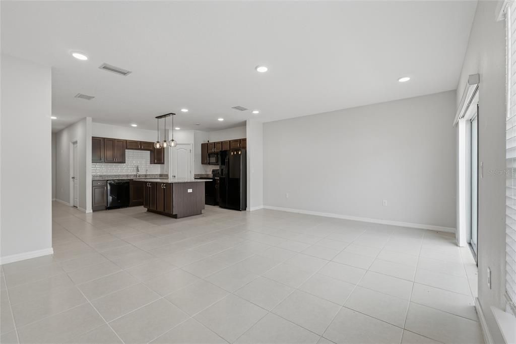 For Sale: $265,000 (3 beds, 2 baths, 1633 Square Feet)