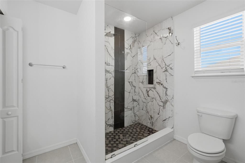 For Sale: $265,000 (3 beds, 2 baths, 1633 Square Feet)