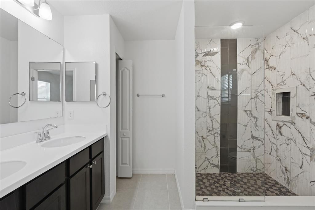 For Sale: $265,000 (3 beds, 2 baths, 1633 Square Feet)