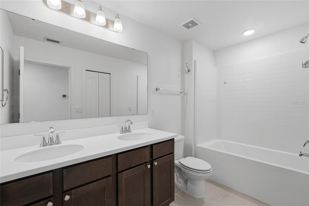For Sale: $265,000 (3 beds, 2 baths, 1633 Square Feet)