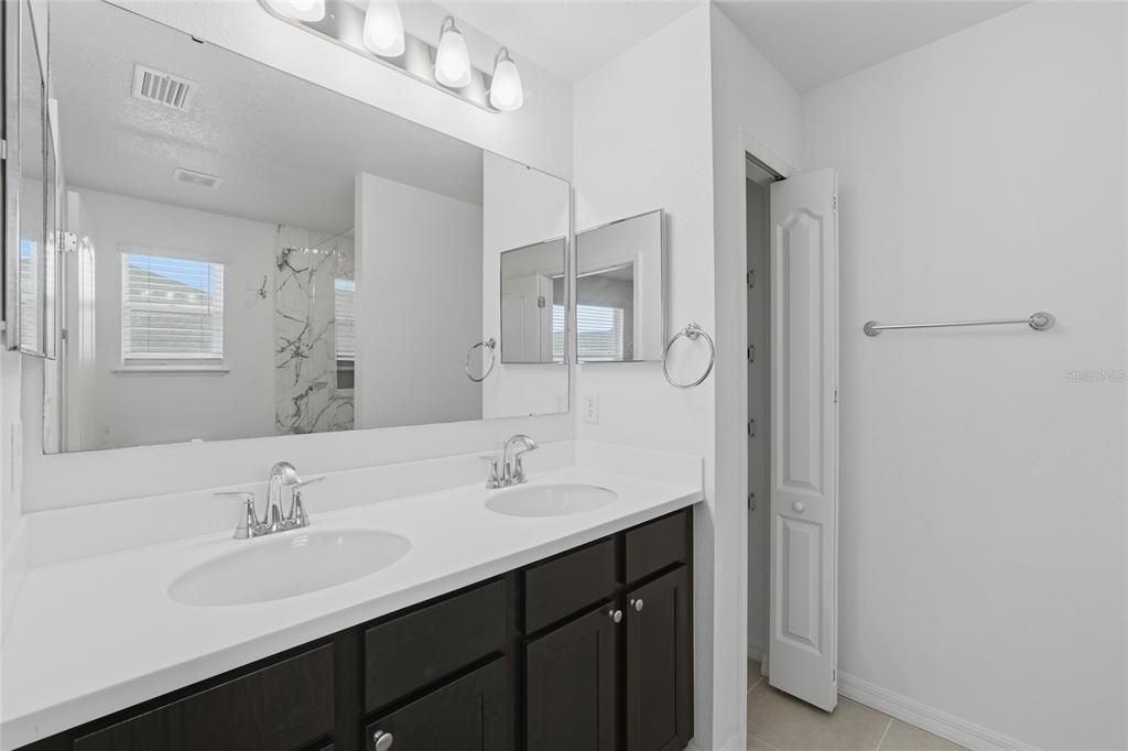 For Sale: $265,000 (3 beds, 2 baths, 1633 Square Feet)