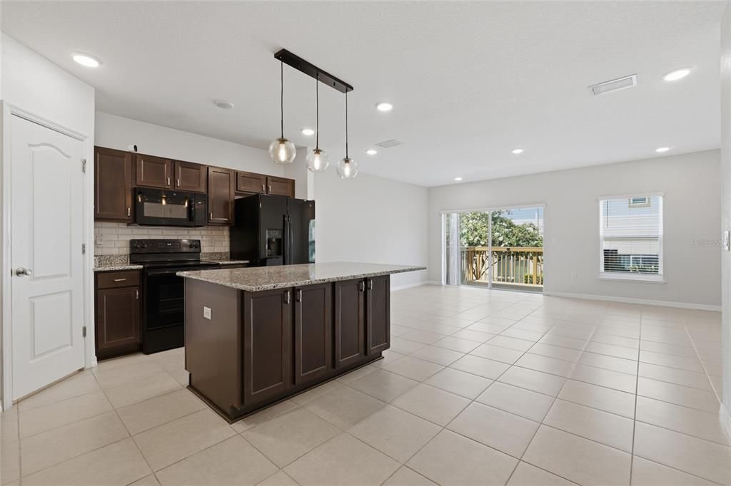 For Sale: $265,000 (3 beds, 2 baths, 1633 Square Feet)