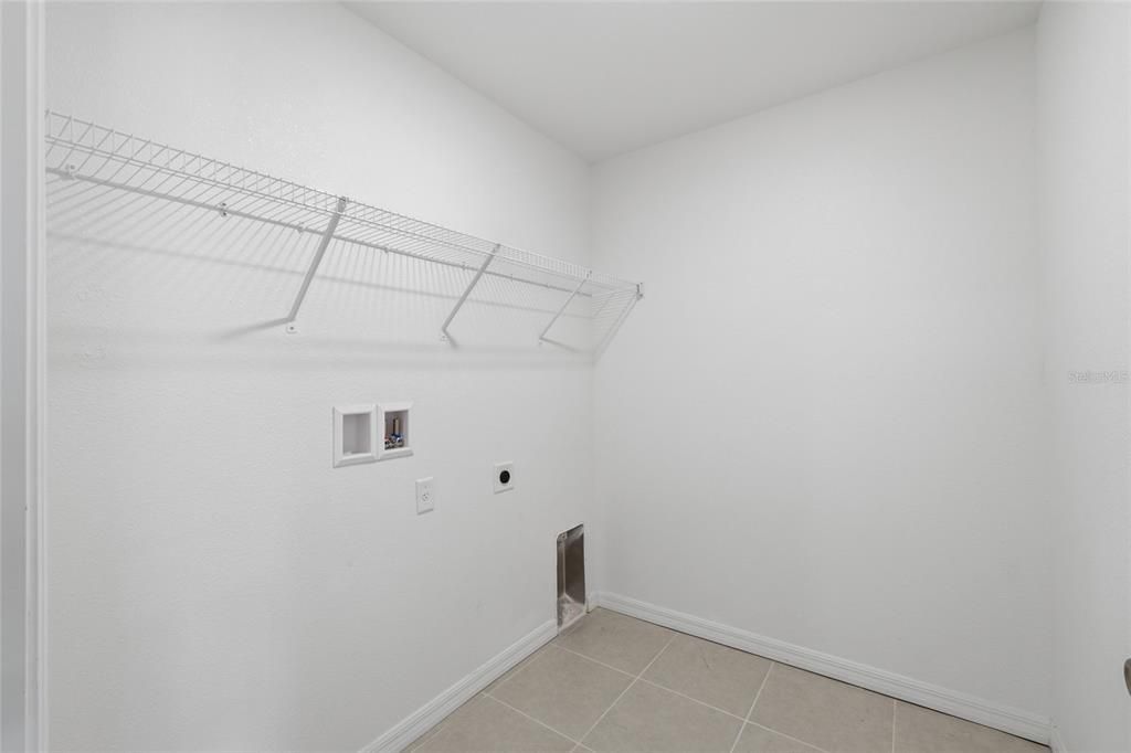 For Sale: $265,000 (3 beds, 2 baths, 1633 Square Feet)