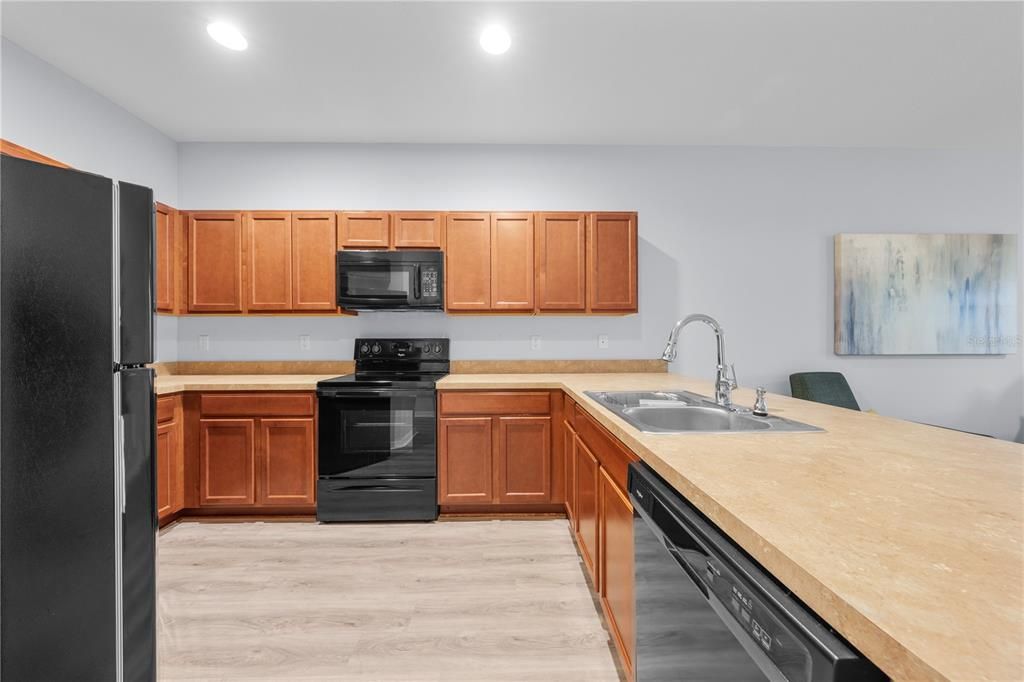 For Sale: $275,000 (3 beds, 2 baths, 1198 Square Feet)