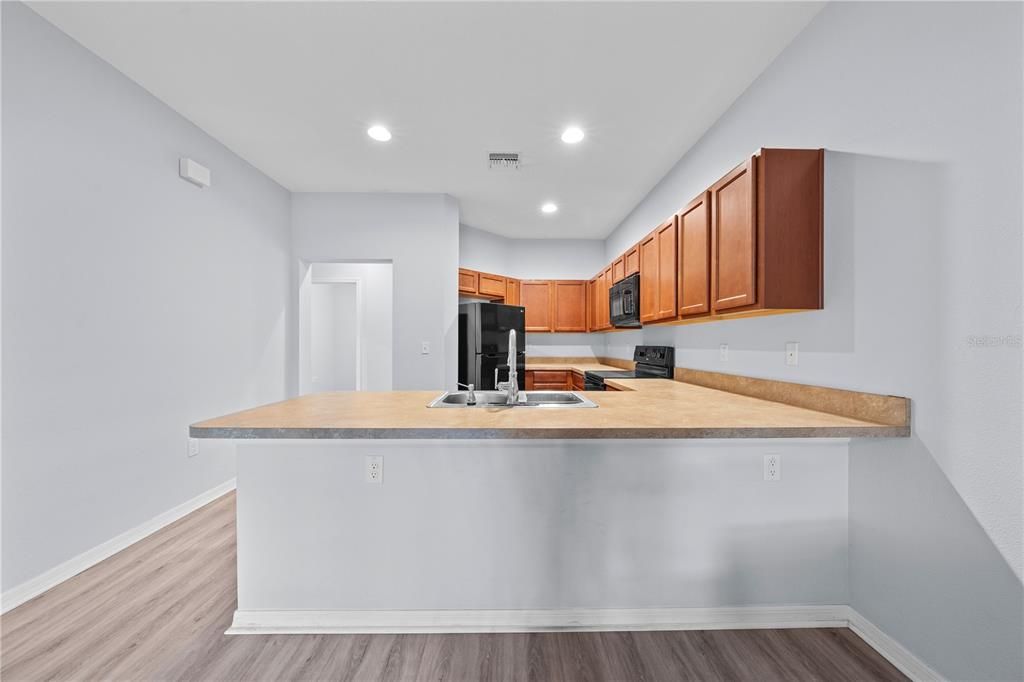 For Sale: $275,000 (3 beds, 2 baths, 1198 Square Feet)