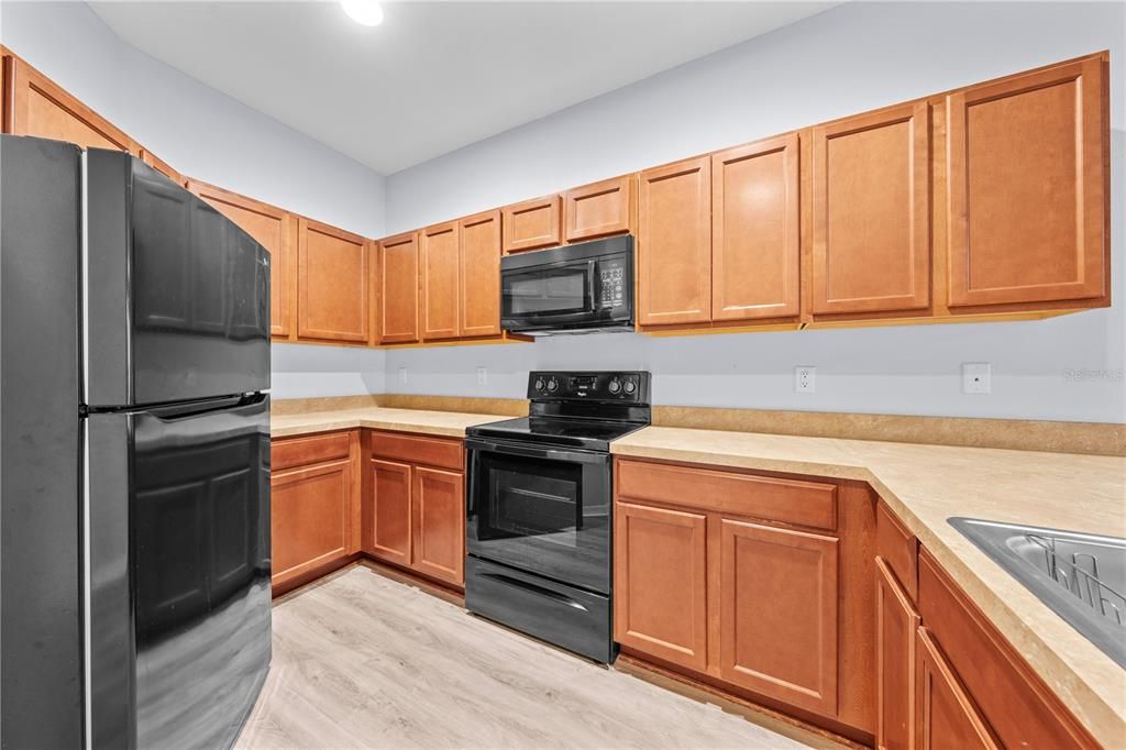 For Sale: $275,000 (3 beds, 2 baths, 1198 Square Feet)