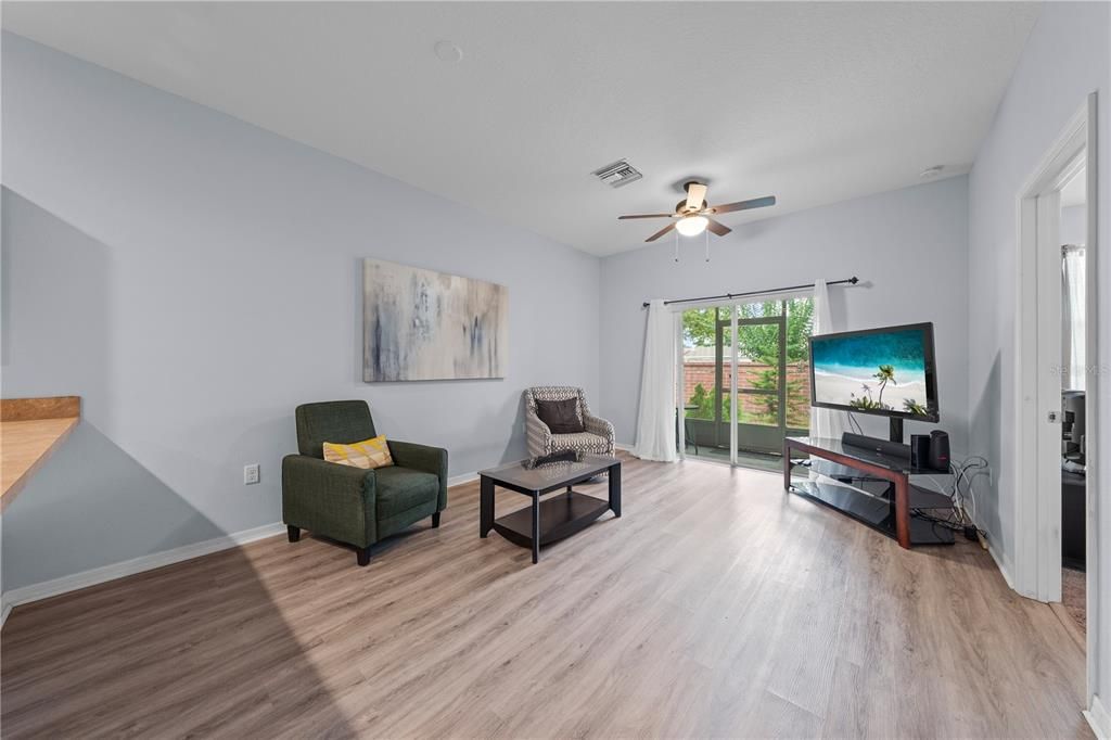 For Sale: $275,000 (3 beds, 2 baths, 1198 Square Feet)
