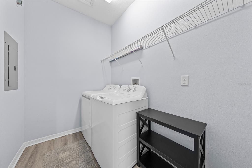 For Sale: $275,000 (3 beds, 2 baths, 1198 Square Feet)