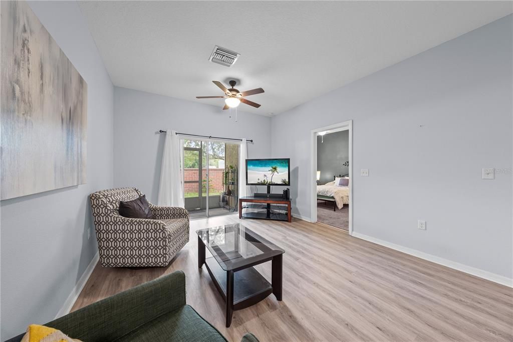 For Sale: $275,000 (3 beds, 2 baths, 1198 Square Feet)