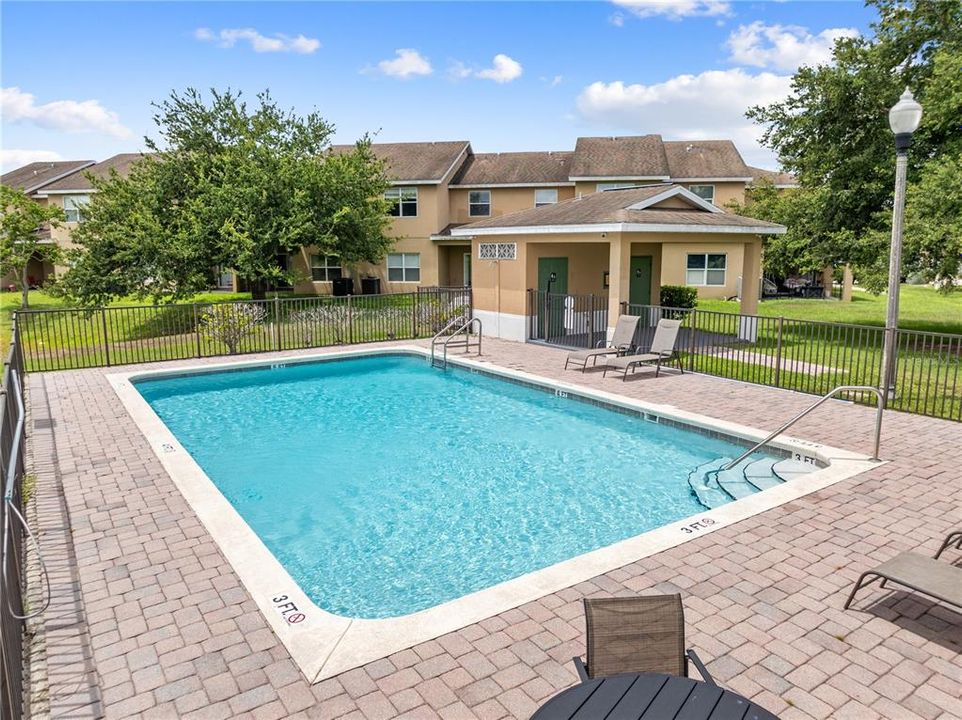 For Sale: $275,000 (3 beds, 2 baths, 1198 Square Feet)