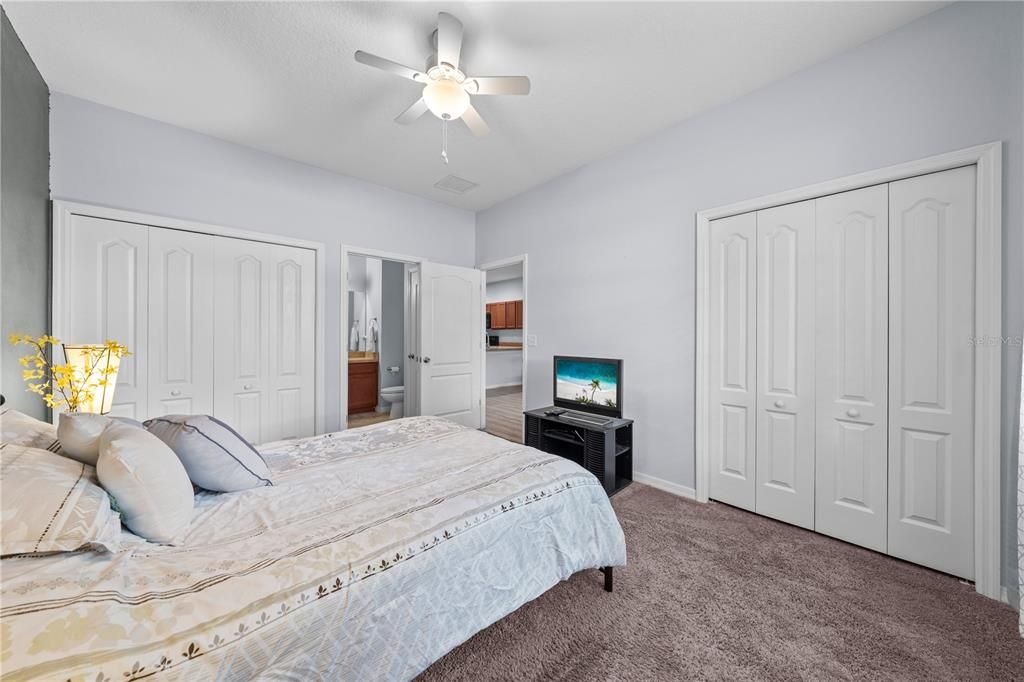 For Sale: $275,000 (3 beds, 2 baths, 1198 Square Feet)