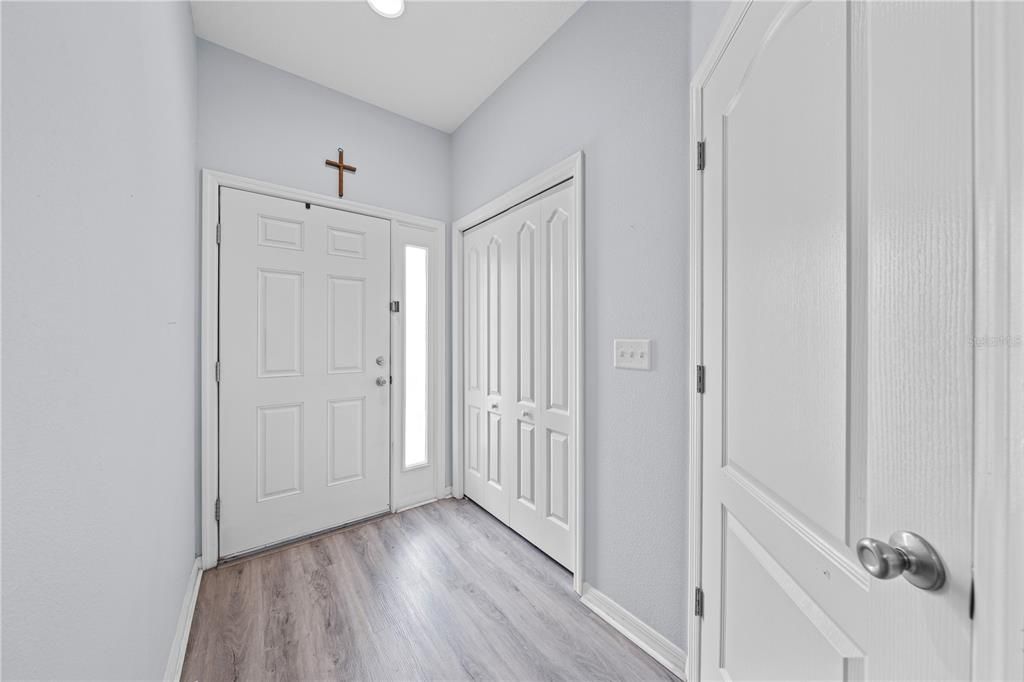For Sale: $275,000 (3 beds, 2 baths, 1198 Square Feet)